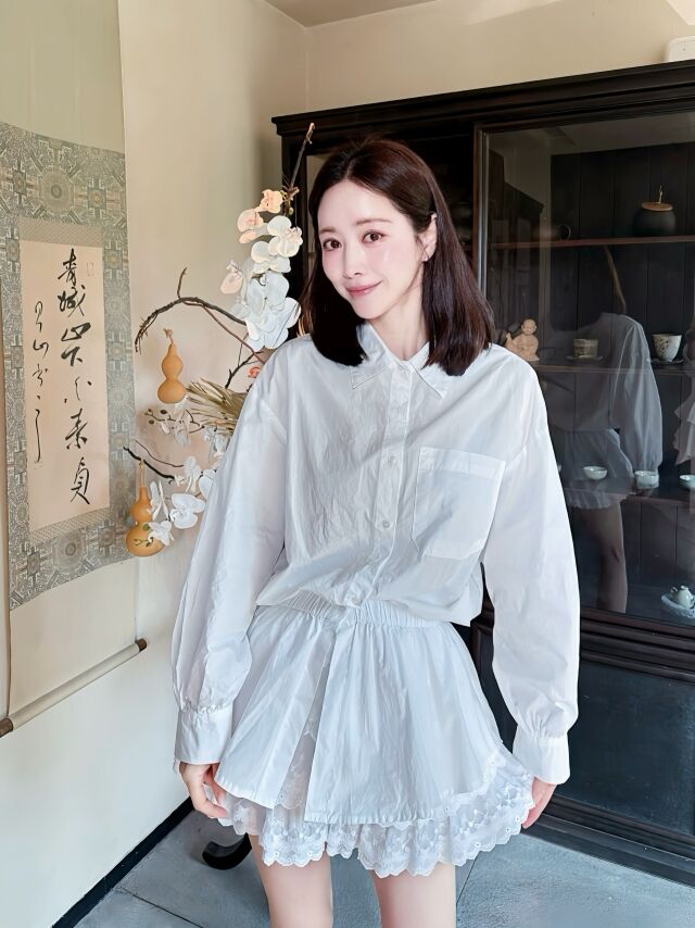 홍수아가 중국에서의 근황을 전하며 변함없는 인형 미모를 뽐냈다. / 홍수아 SNS