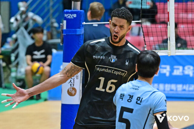 20일 여수 진남체육관에서 열린 2026 여수·NH농협컵 프로배구대회 조별리그 A조 삼성화재전에서 포효하고 있는 레오./한국배구연맹 제공