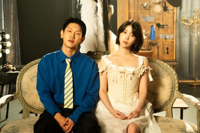 크러쉬 '삐그덕 (Feat. 아이유)' 콘셉트 포토 / 피네이션
