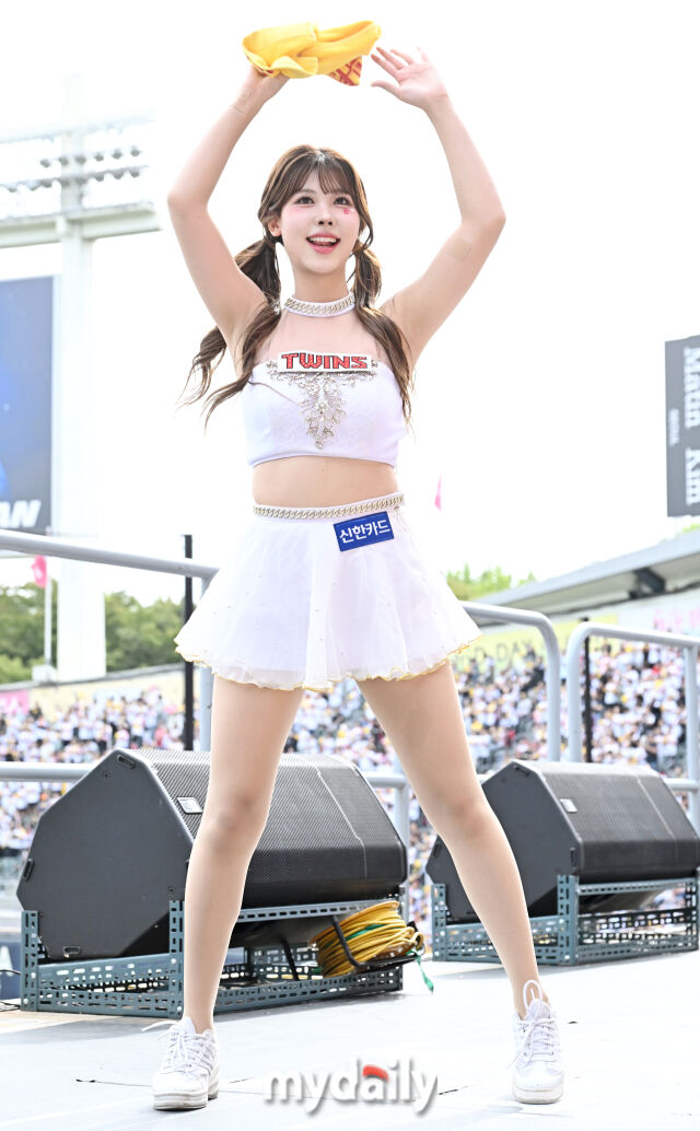 ▲ 치어리더 박예은, '늘씬한 기럭지'