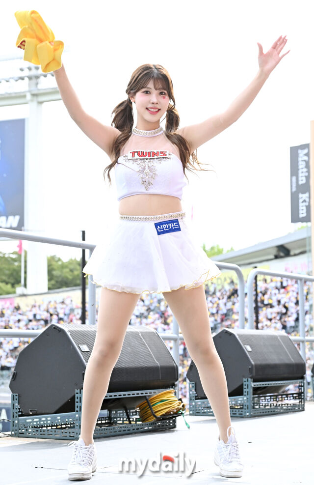 ▲ 박예은 치어리더, '눈맞춤 응원에 심쿵'