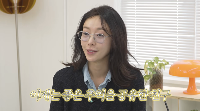 황정음이 과거 9년간 공개 열애했던 SG워너비 김용준을 향한 그리움을 드러냈다. / 유튜브 채널 '황정음'