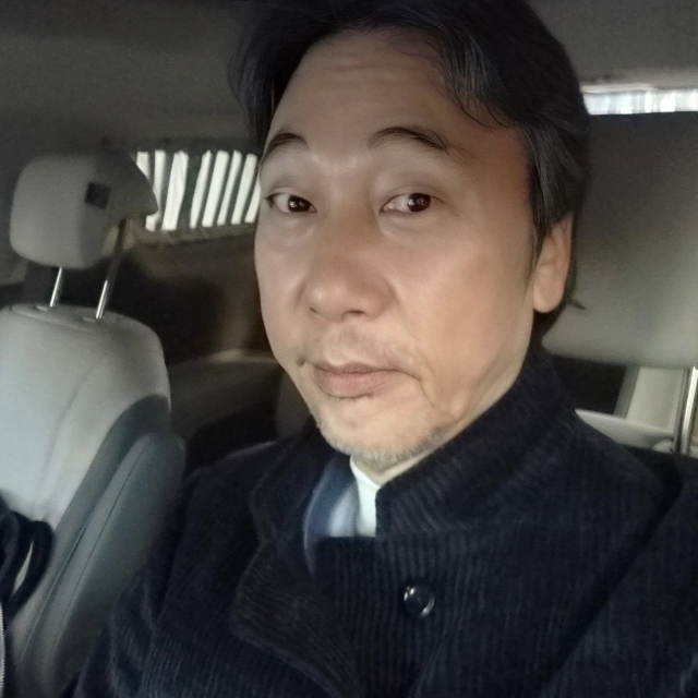 이문세가 최근 백내장 수술을 받은 사실을 공개했다. / 이문세 SNS