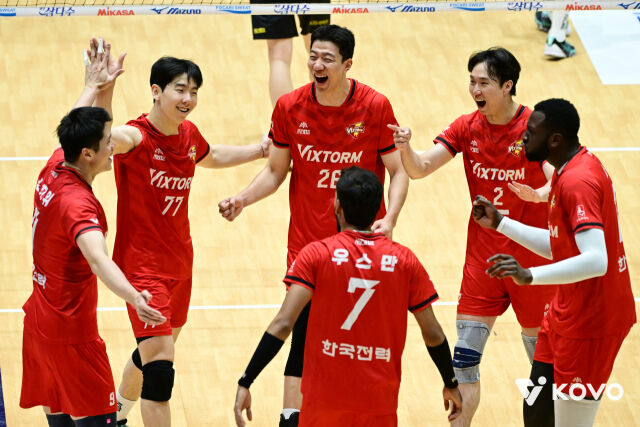19일 여수 진남체육관에서 열린 2026 여수·NH농협컵 프로배구대회 KB손해보험전에서 득점 이후 포효하고 있는 한국전력./한국배구연맹 제공