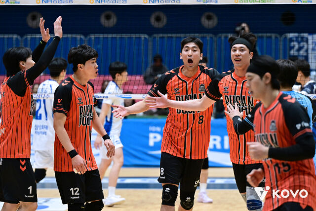 OK저축은행이 22일 여수 진남체육관에서 열린 2026 여수·NH농협컵 프로배구대회 조별리그 A조 삼성화재전에서 포효하고 있다./한국배구연맹 제공