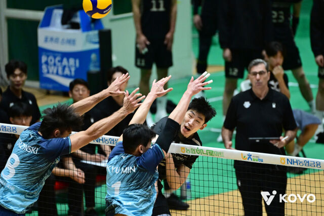 현대캐피탈 장추안이 22일 여수 진남체육관에서 열린 2026 여수·NH농협컵 프로배구대회 조별리그 A조 대한항공전에서 공격을 시도하고 있다./한국배구연맹 제공
