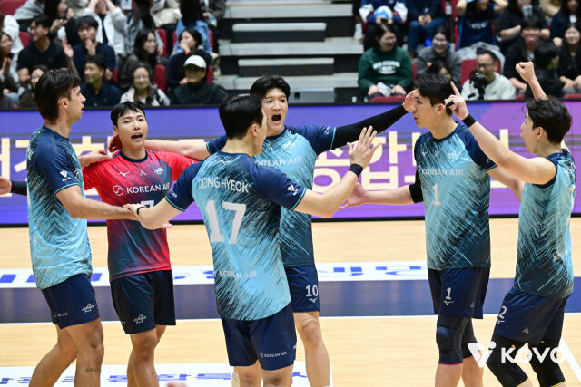 대한항공이 22일 여수 진남체육관에서 열린 2026 여수·NH농협컵 프로배구대회 조별리그 A조 현대캐피탈전에서 포효하고 있다./한국배구연맹 제공