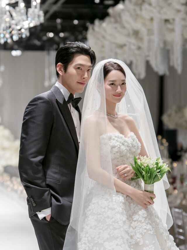 배우 김우빈(왼쪽)과 신민아 부부 웨딩화보 / AM엔터테인먼트