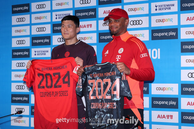2024년 8월 서울월드컵경기장에서 열린 프리시즌 기자회견에 참석한 김민재와 빈센트 콤파니 바이에른 뮌헨 감독(오른쪽)./게티이미지코리아