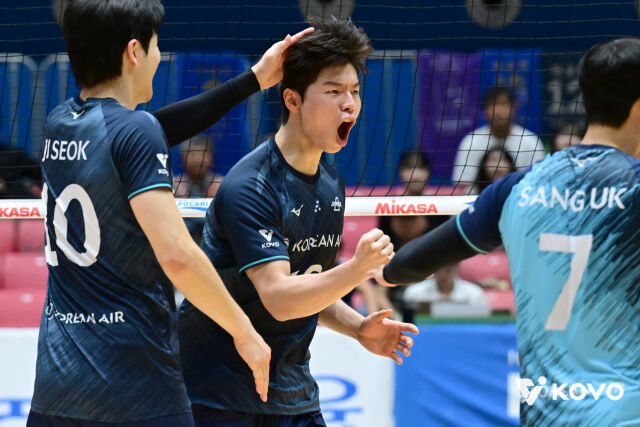 24일 여수 진남체육관에서 열린 2026 여수·NH농협컵 프로배구대회 우리카드와 4강전에서 포효하고 있는 정한용./한국배구연맹 제공