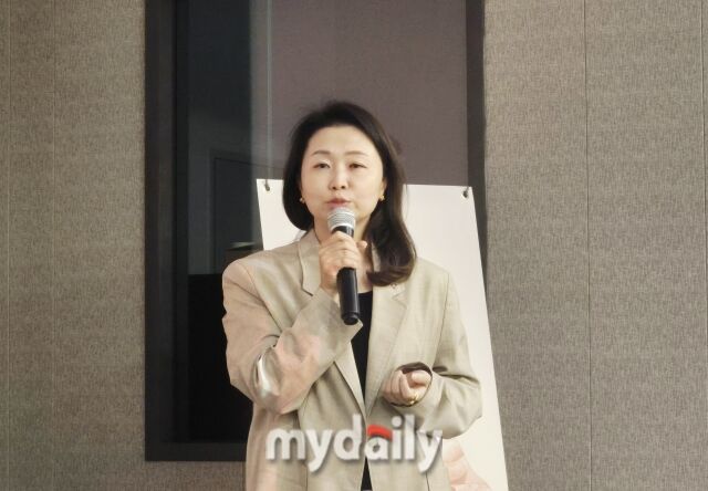 21일 충북 진천 CJ블로썸캠퍼스에서 열린 ‘햇반 브랜드 30주년 미디어 간담회’에서 김숙진 CJ제일제당 식품마케팅실장이 즉석밥 시장 현황과 향후 전략을 발표하고 있다. /방금숙 기자
