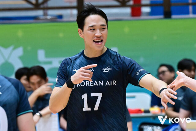 대한항공 아포짓 임동혁이 24일 여수 진남체육관에서 열린 2026 여수·NH농협컵 프로배구대회 우리카드와 4강전에서 미소를 짓고 있다./한국배구연맹 제공