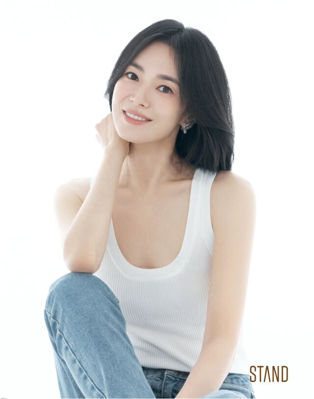송혜교./STAND