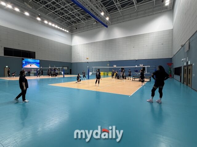 훈련 중인 GS칼텍스 선수들./청평 = 이정원 기자