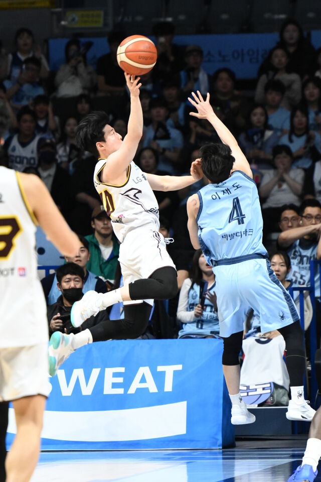 윤원상이 슛을 하고 있다./KBL 제공