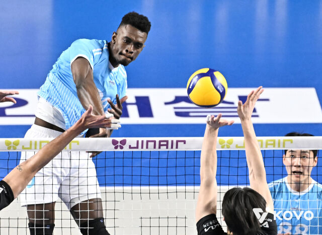 2026-26시즌 V-리그 남자부 챔피언결정전에서 대한항공 소속 마쏘가 스파이크를 시도하고 있다./한국배구연맹(KOVO) 제공