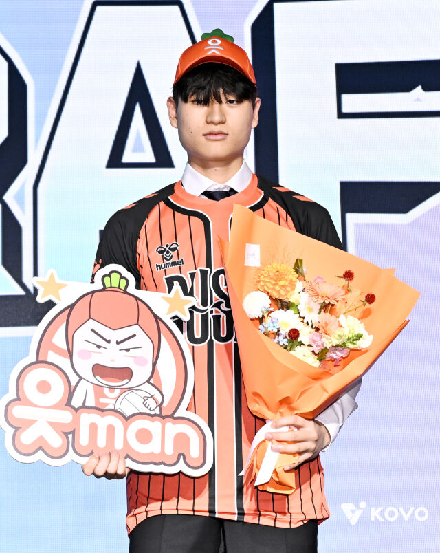 전체 1순위로 OK저축은행에 입단하게 된 인하대 윤경./KOVO 제공