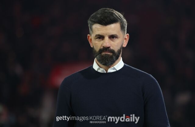 샬케의 무슬리치 감독이 2026-27시즌 DFB포칼 2라운드 드레스덴전에서 황희찬의 행동을 지적했다./게티이미지코리아