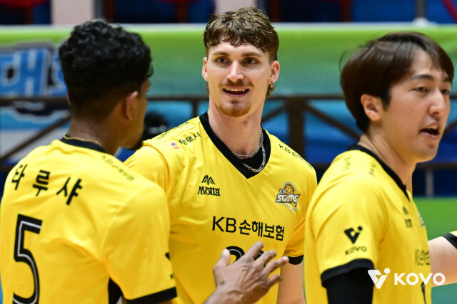 20일 여수 진남체육관에서 열린 2026 여수·NH농협컵 프로배구대회 우리카드전에서 미소를 짓고 있는 리누스./한국배구연맹 제공