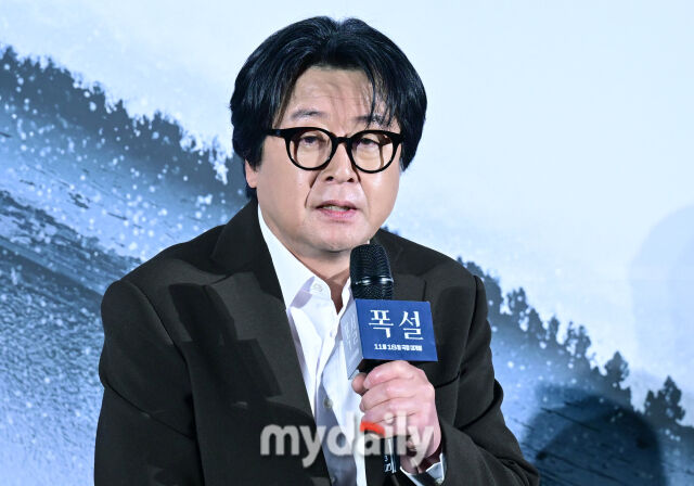 배우 김윤석이 30일 서울 용산 아이파크몰CGV에서 진행된 영화 '폭설' 제작보고회에 참석했다./한혁승 기자(hanfoto@mydaily.co.kr)