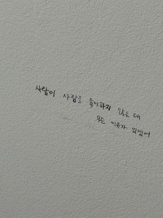 장원영이 인형 같은 비주얼을 뽐낸 가운데, 팬들을 향해 남긴 의미심장한 문구가 눈길을 끌고 있다. / 장원영 SNS