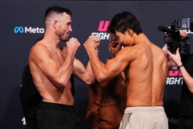 페이스오프를 하는 이정영(오른쪽)과 이로사. /UFC 제공