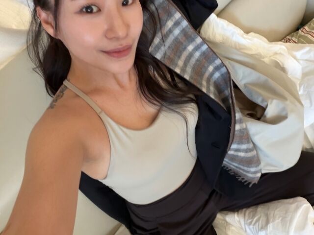 조현아가 17kg 체중 감량에 성공한 뒤에도 꾸준히 운동하며 자기관리에 힘쓰는 일상을 공개했다. / 조현아 SNS